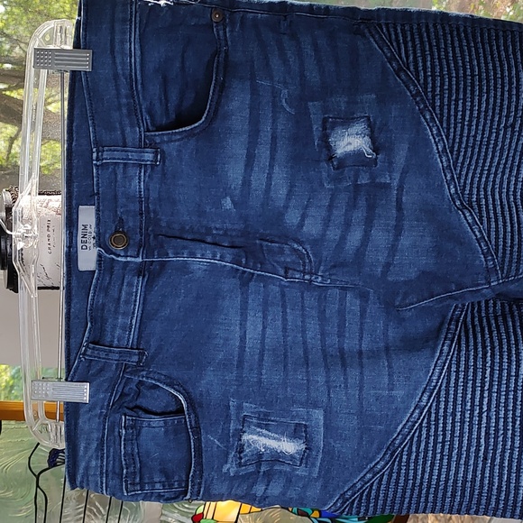 Denim Gold Bermuda Shorts Factory Distressing SZ: 12 - Picture 5 of 9